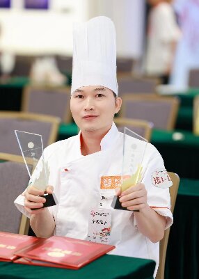 张立凤.jpg