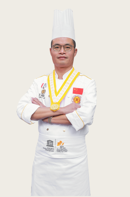 王福坚厨师照.png